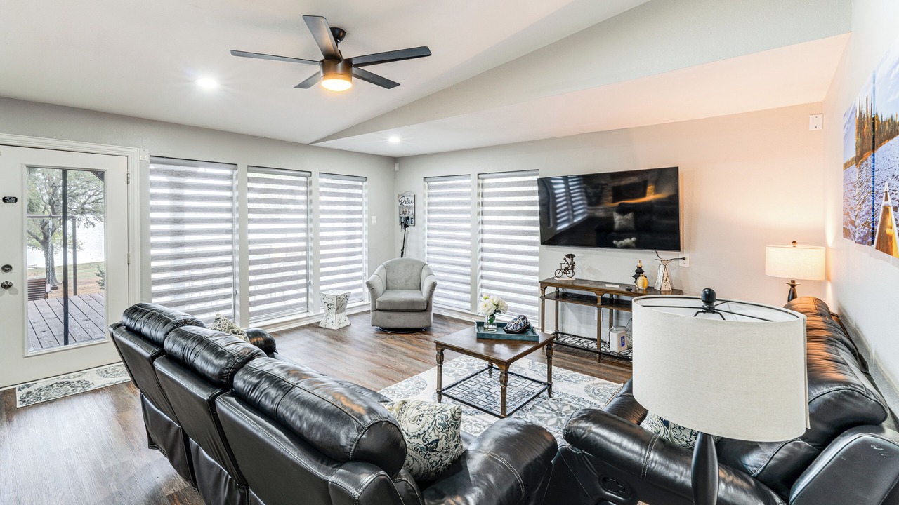 Photo of Livingroom in Lakewood Village