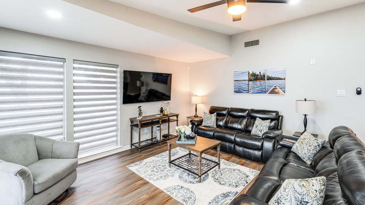 Photo of Livingroom in Lakewood Village