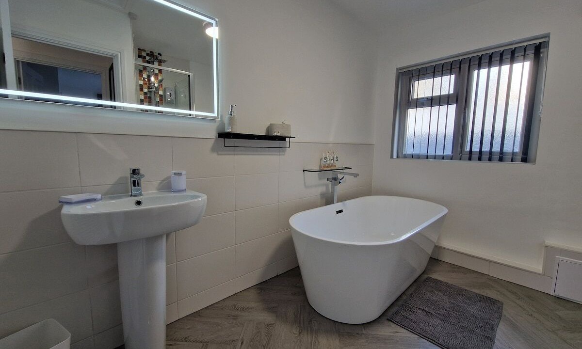 Photo of Bathroom in Cwmtaf