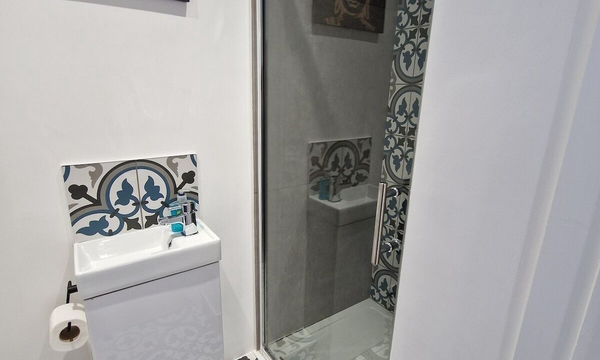 Photo of Bathroom in Cwmtaf