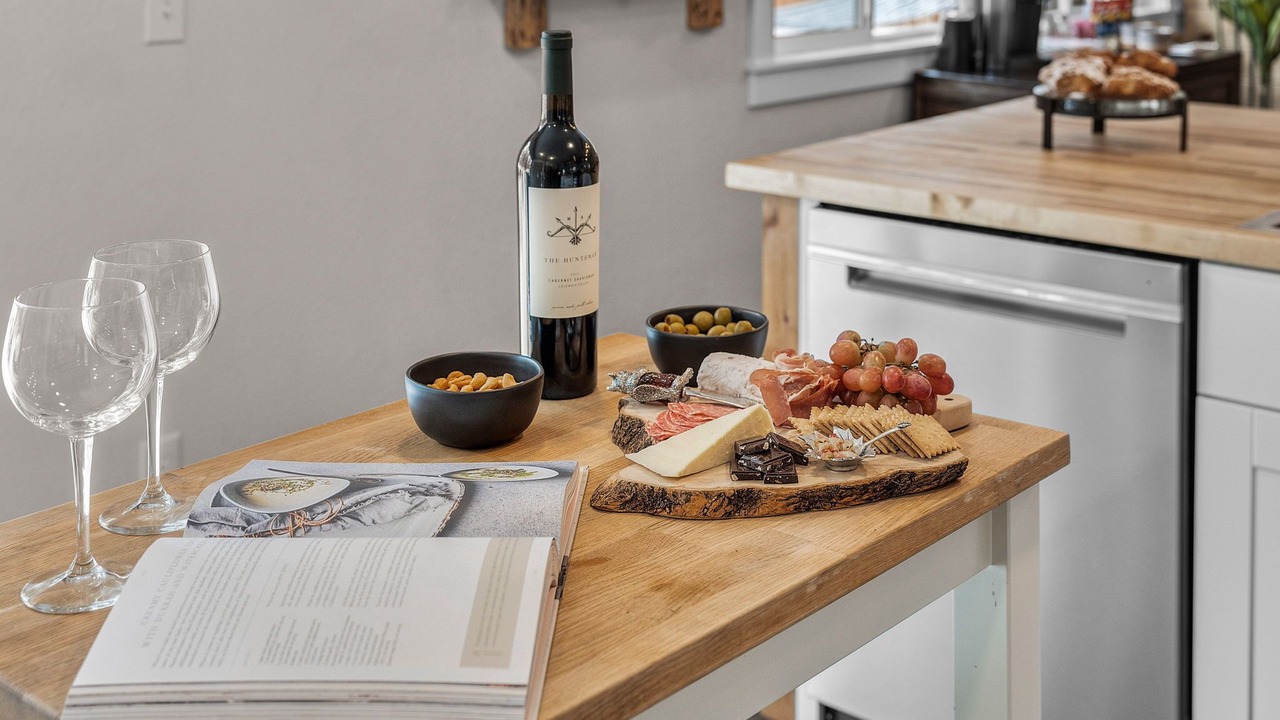 Photo of Others in Sisters