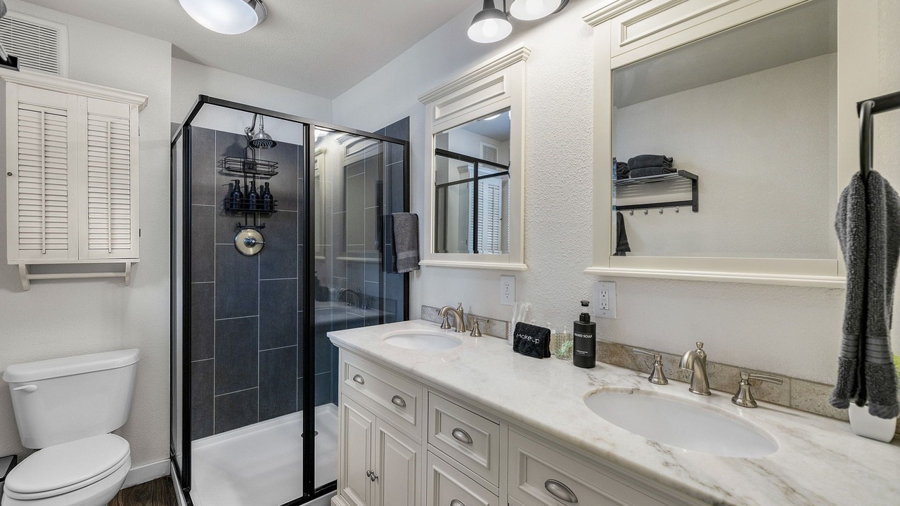 Photo of Bathroom in Sisters