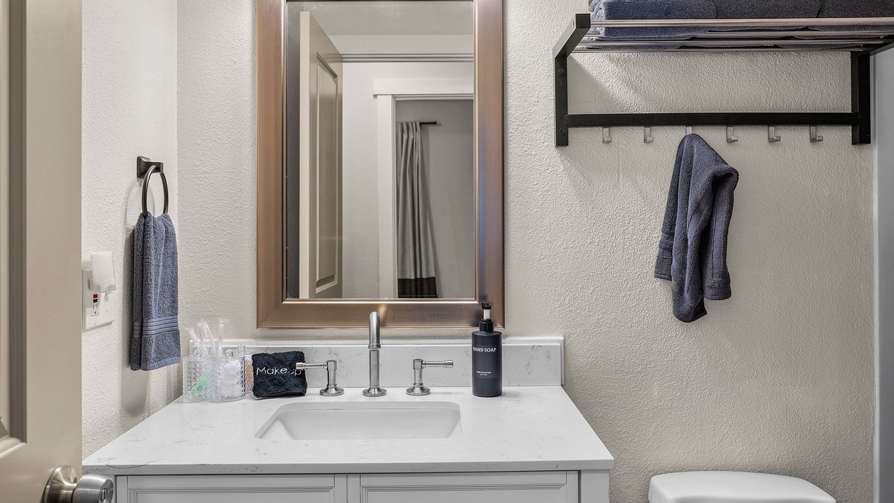 Photo of Bathroom in Sisters