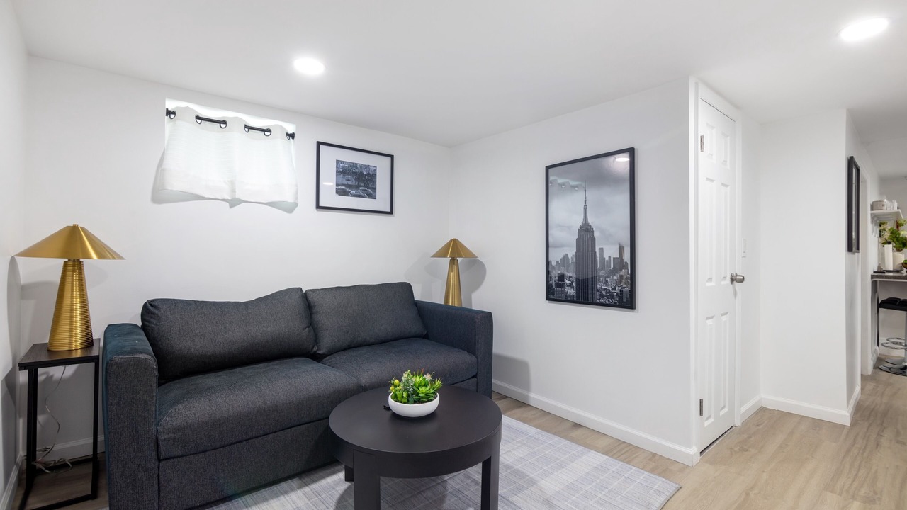 Photo of Livingroom in Pelham