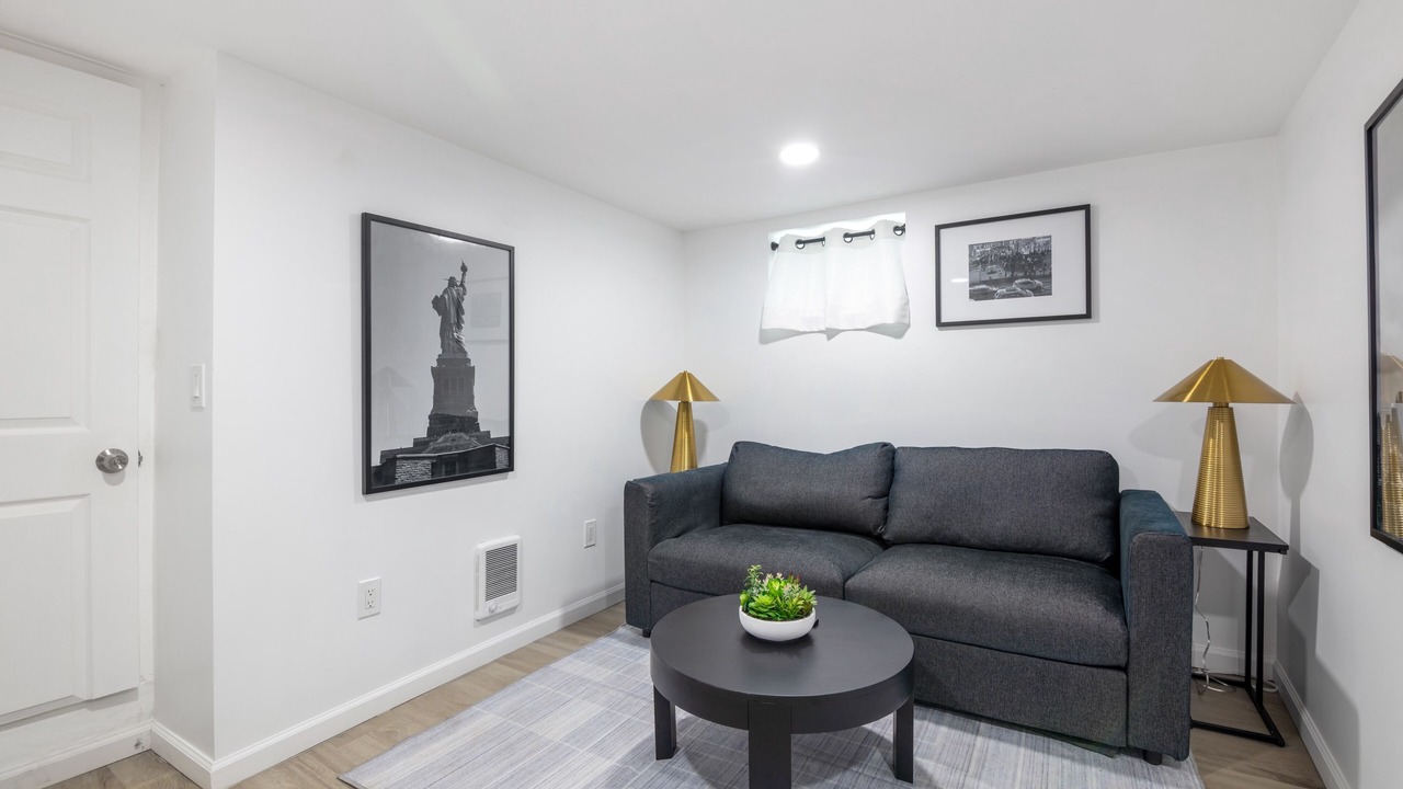 Photo of Livingroom in Pelham