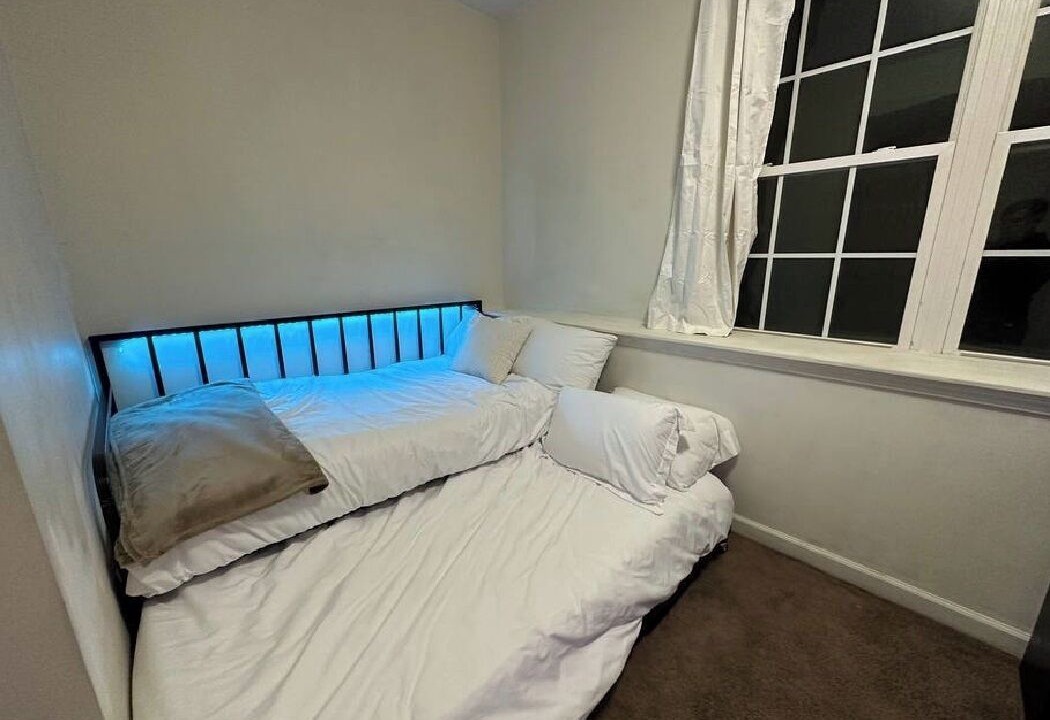 Photo of Bedroom in Stockade Historic District