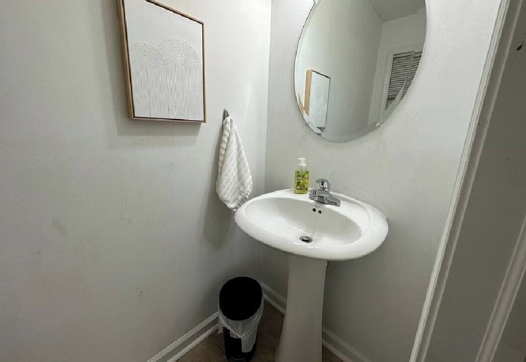 Photo of Bathroom in Stockade Historic District