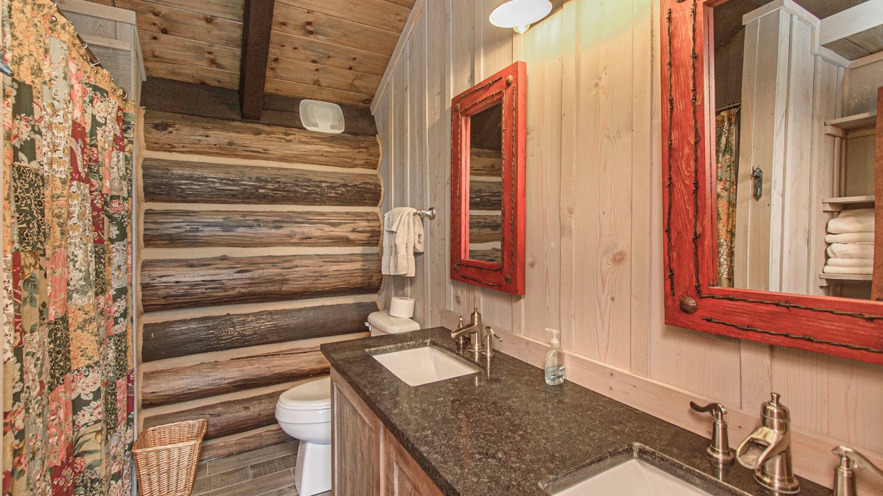 Photo of Bathroom in Pearisburg