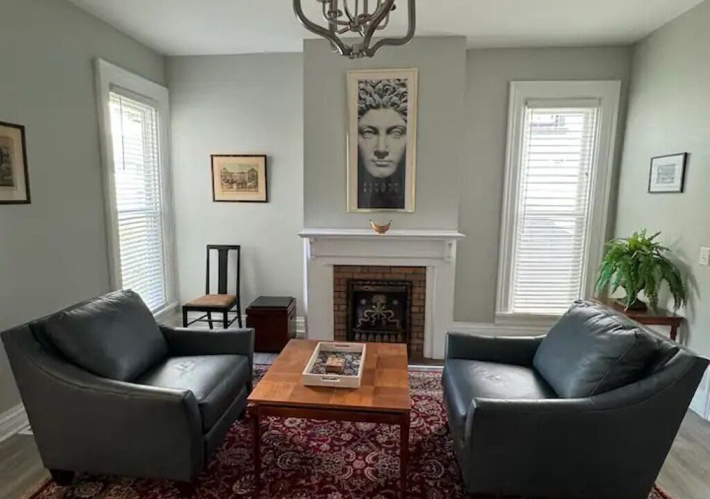 Photo of Livingroom in Front Park