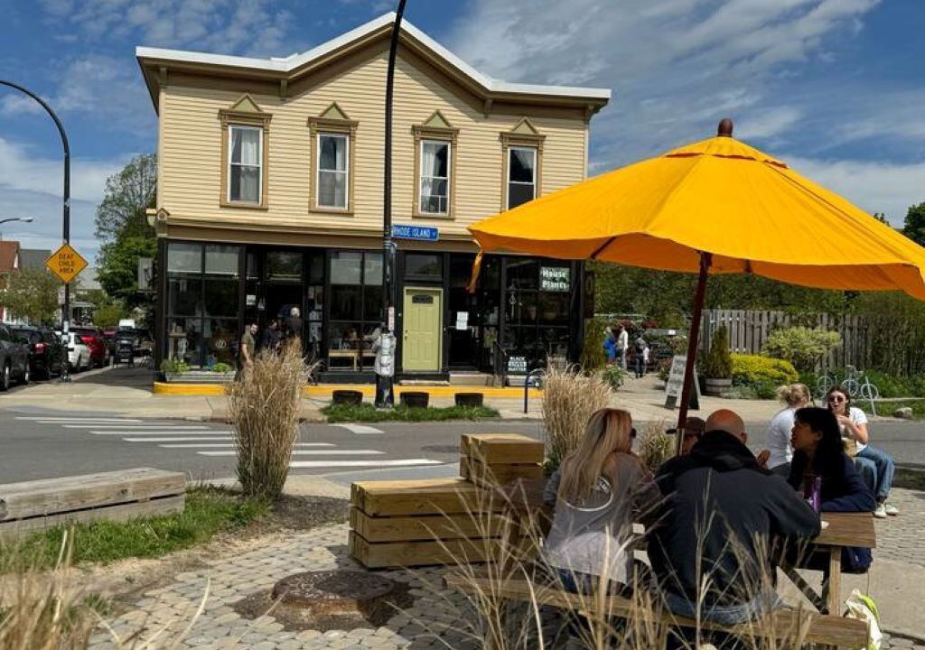 Photo of Outdoor in Front Park