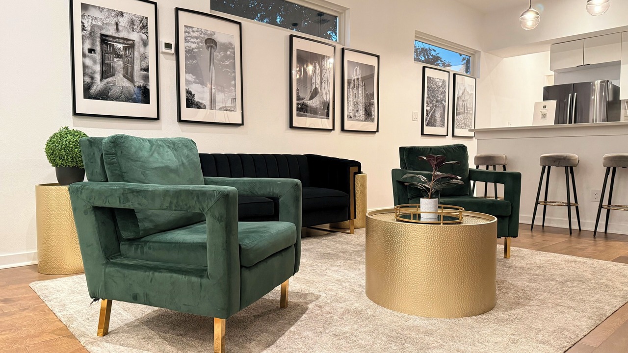Photo of Livingroom in Arena District