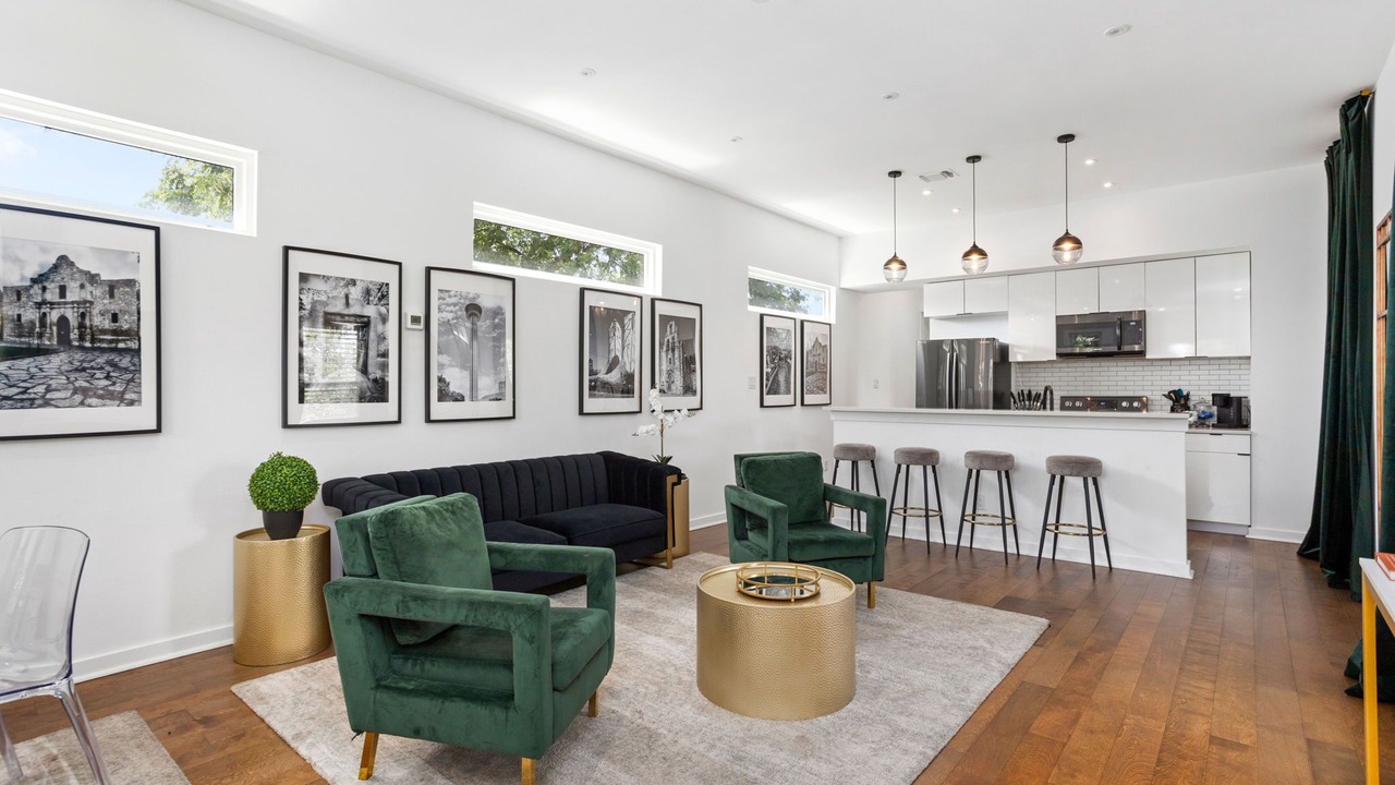 Photo of Livingroom in Arena District