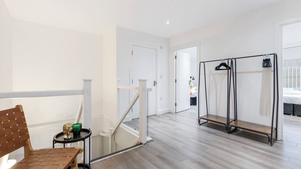 Photo of Others in Lea Bridge