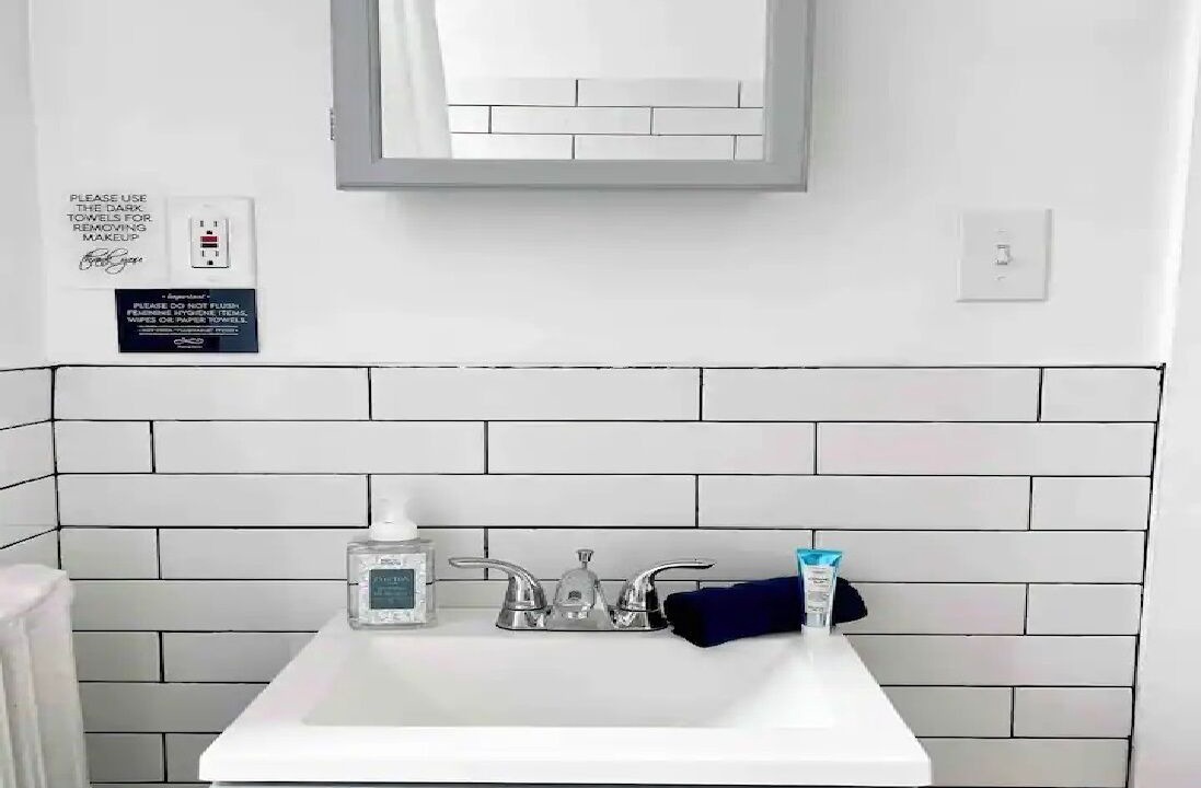 Photo of Bathroom in Stockade Historic District