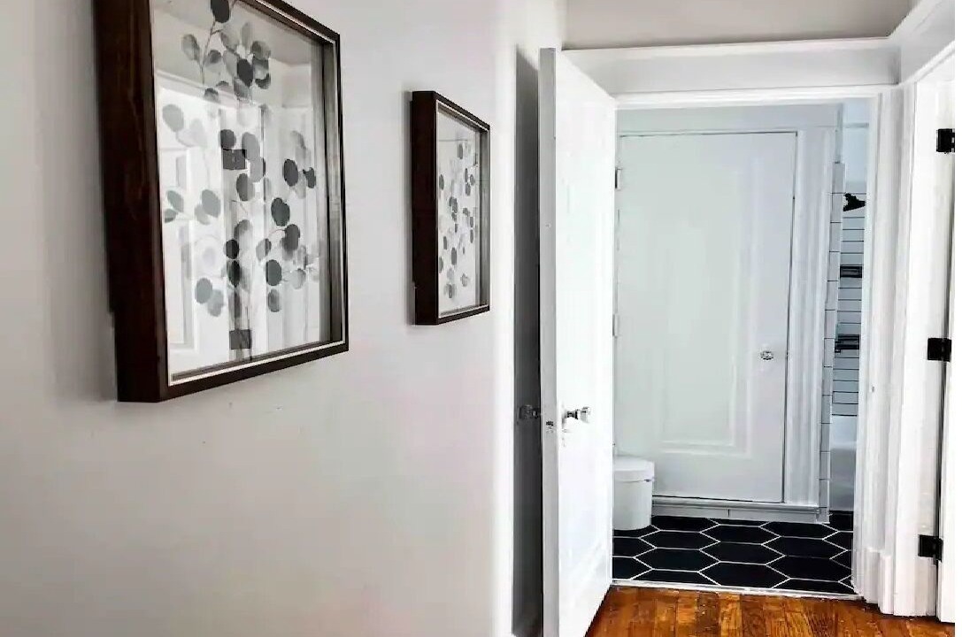 Photo of Bathroom in Stockade Historic District