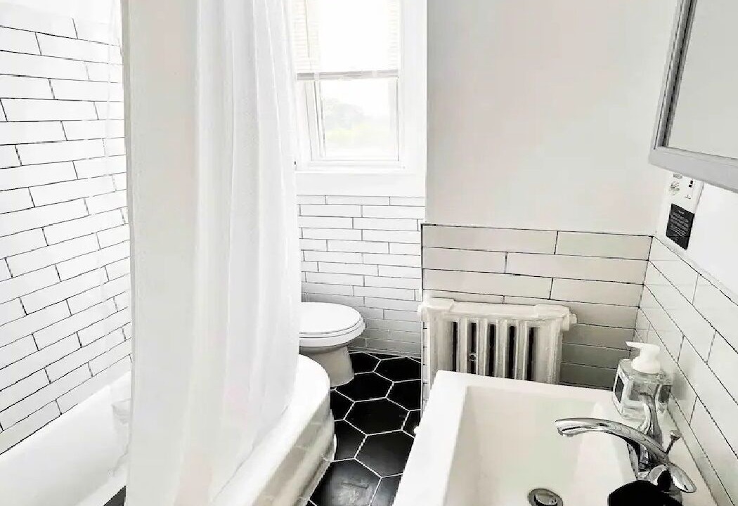 Photo of Bathroom in Stockade Historic District