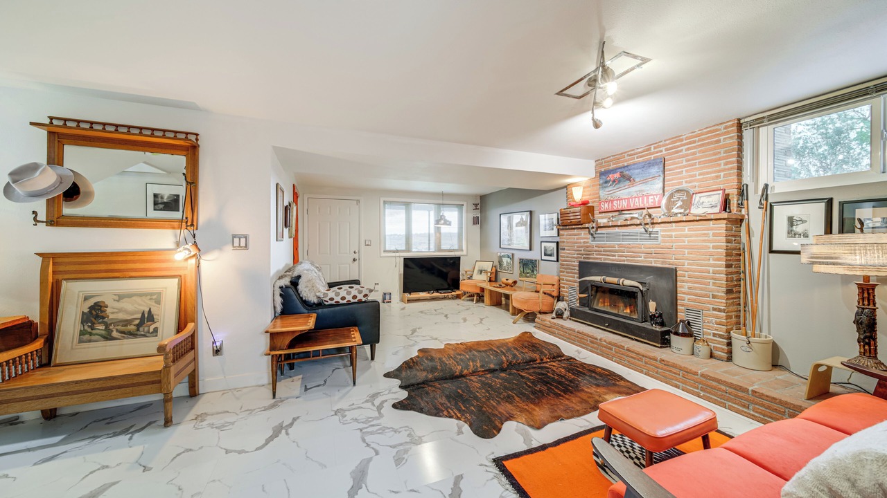 Photo of Livingroom in Clarkston Heights-Vineland