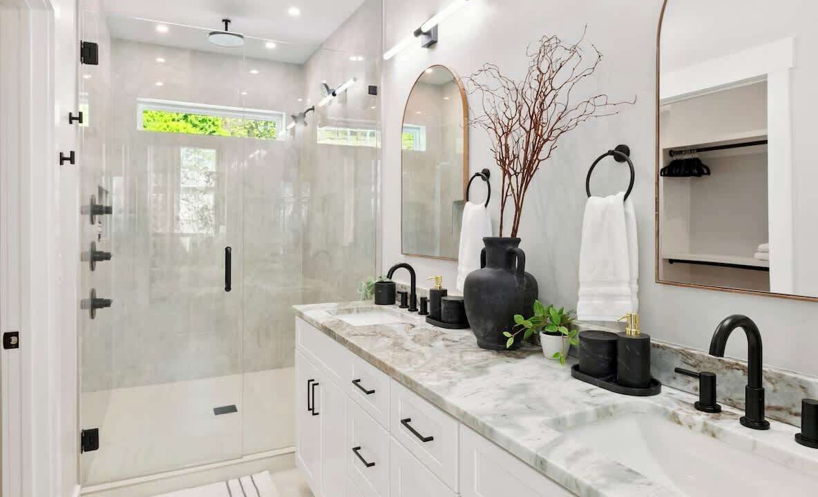 Photo of Bathroom in Laurel Park