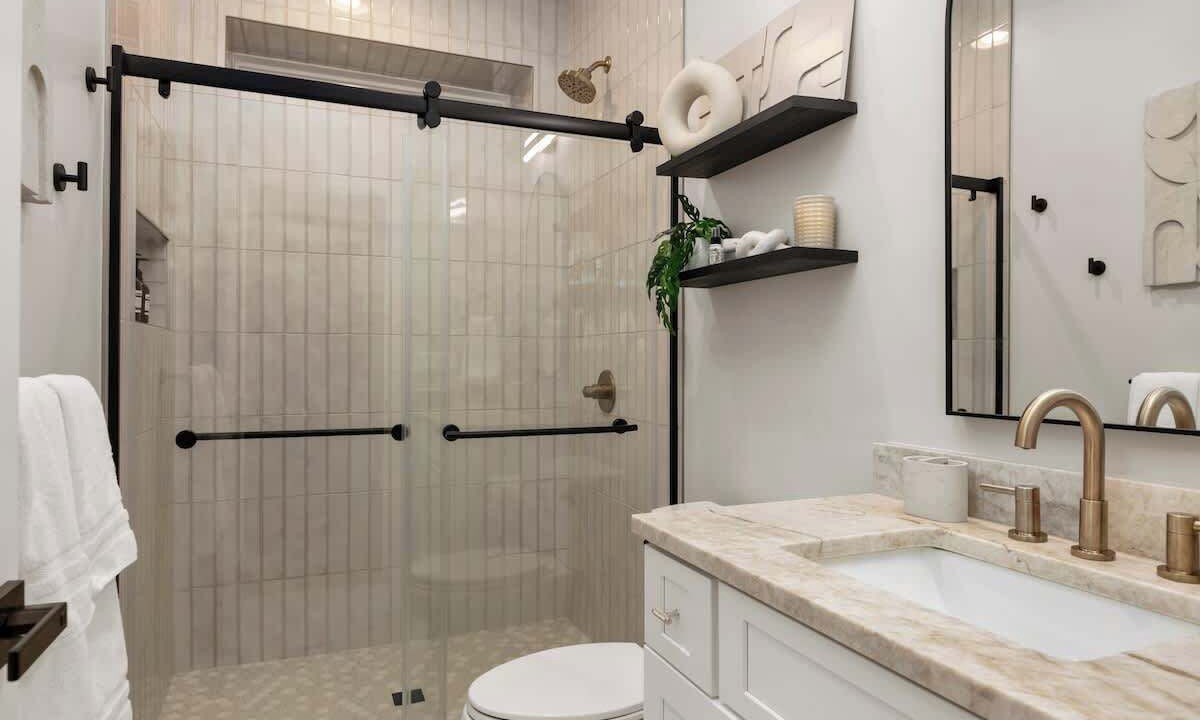 Photo of Bathroom in Laurel Park