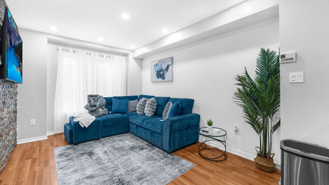 Photo of Livingroom in Ajax