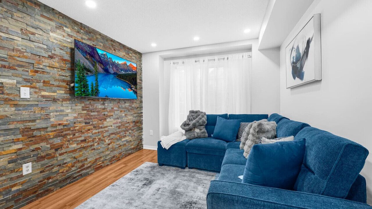 Photo of Livingroom in Ajax