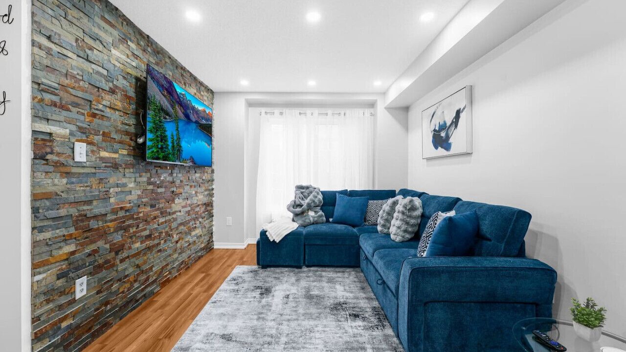 Photo of Livingroom in Ajax