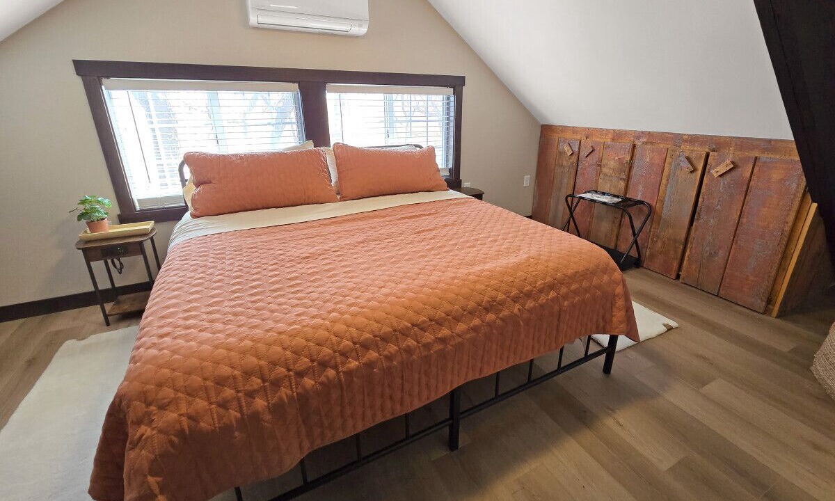 Photo of Bedroom in Okoboji