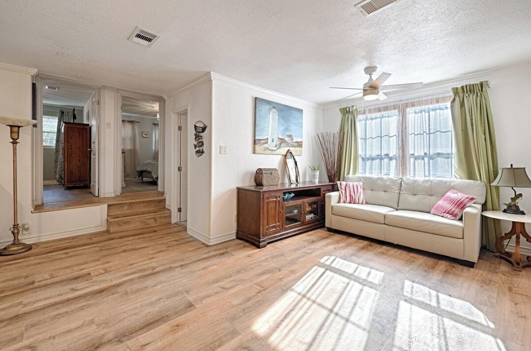 Photo of Livingroom in Quinlan