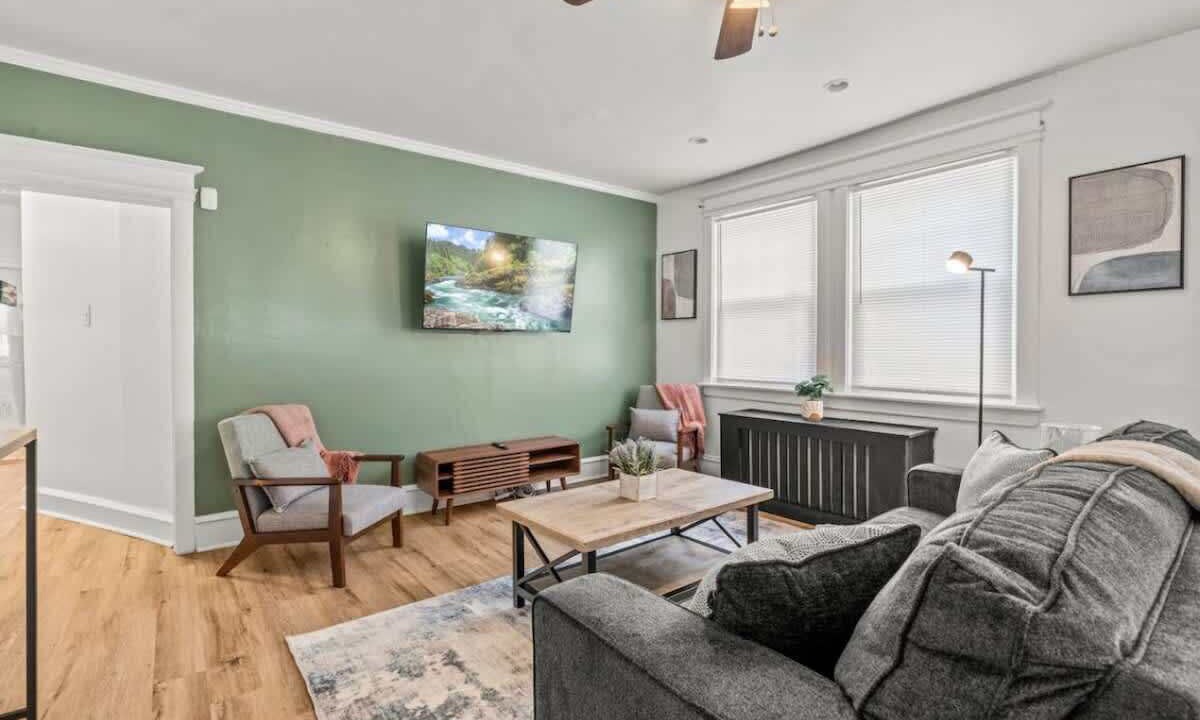 Photo of Livingroom in North Philadelphia