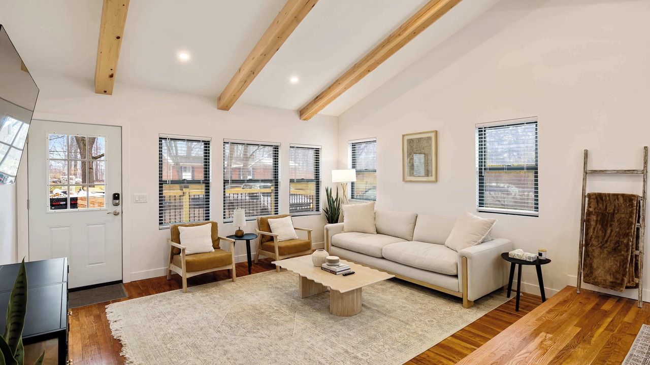 Photo of Livingroom in South Lyon