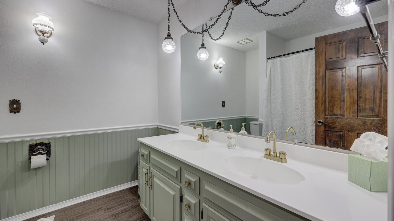 Photo of Bedroom in Leawood