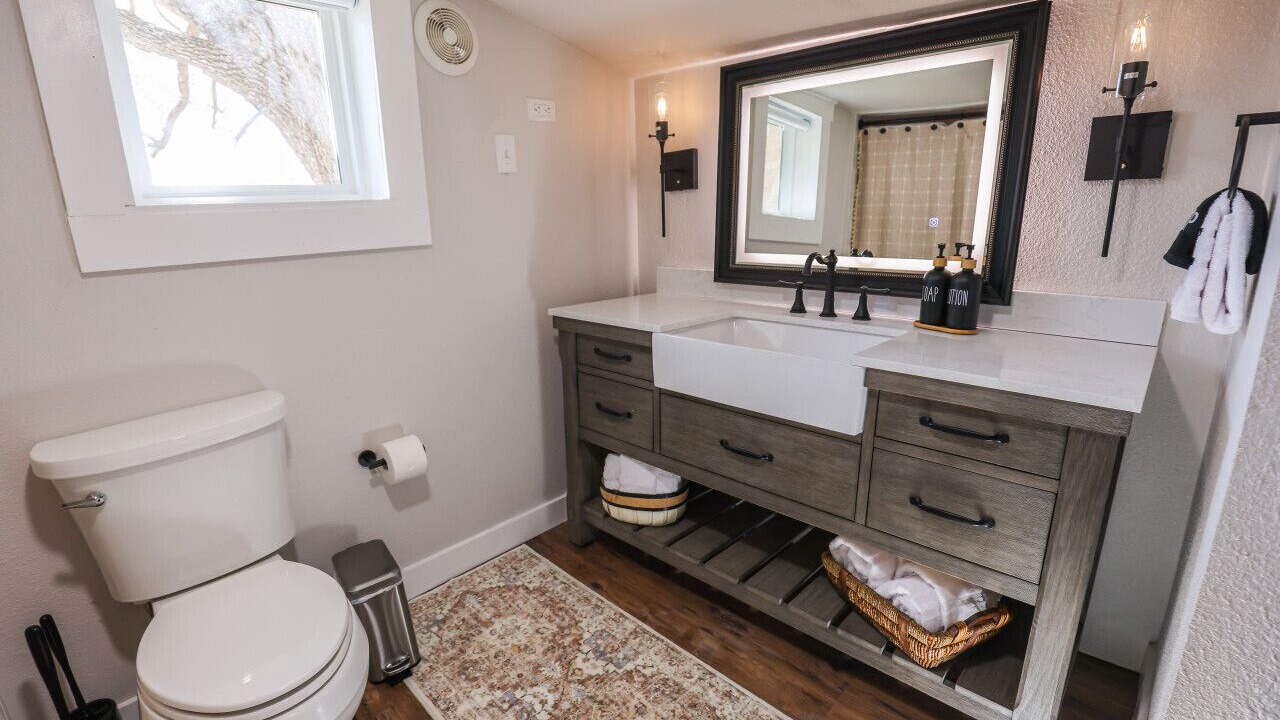Photo of Bathroom in Santa Anna