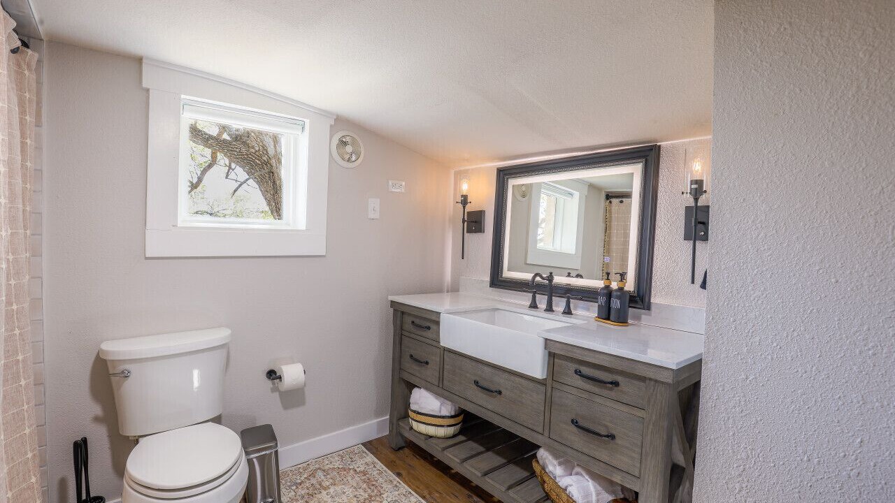Photo of Bathroom in Santa Anna