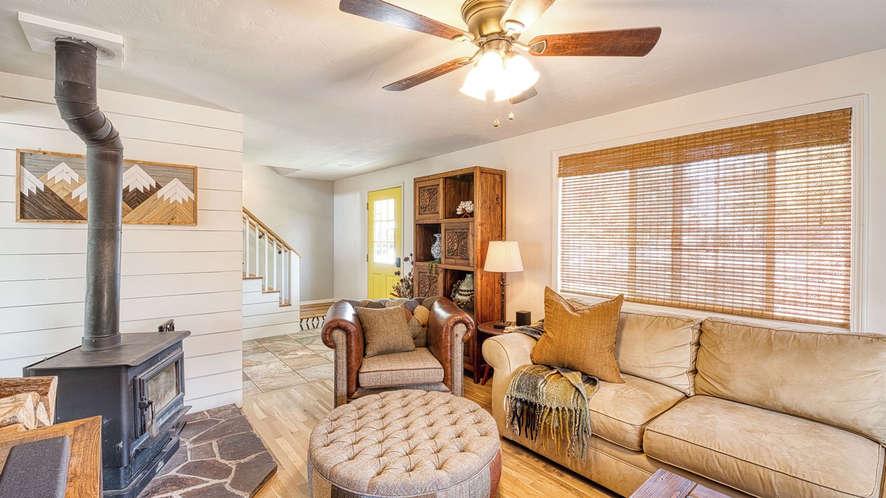 Photo of Livingroom in Boyd Acres