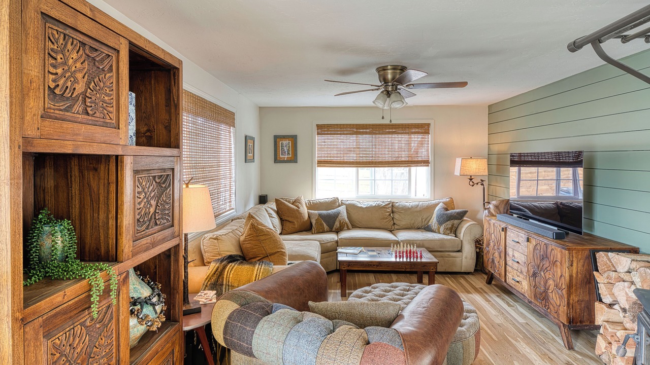 Photo of Livingroom in Boyd Acres