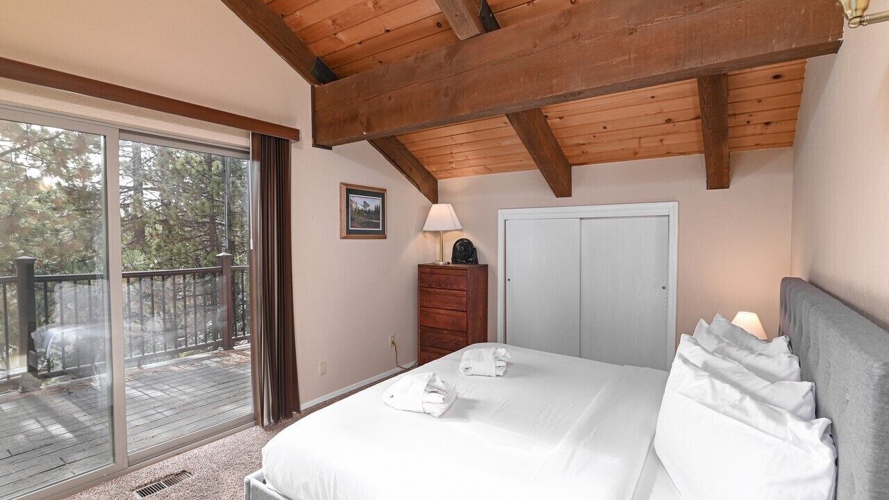 Photo of Bedroom in Round Hill Village
