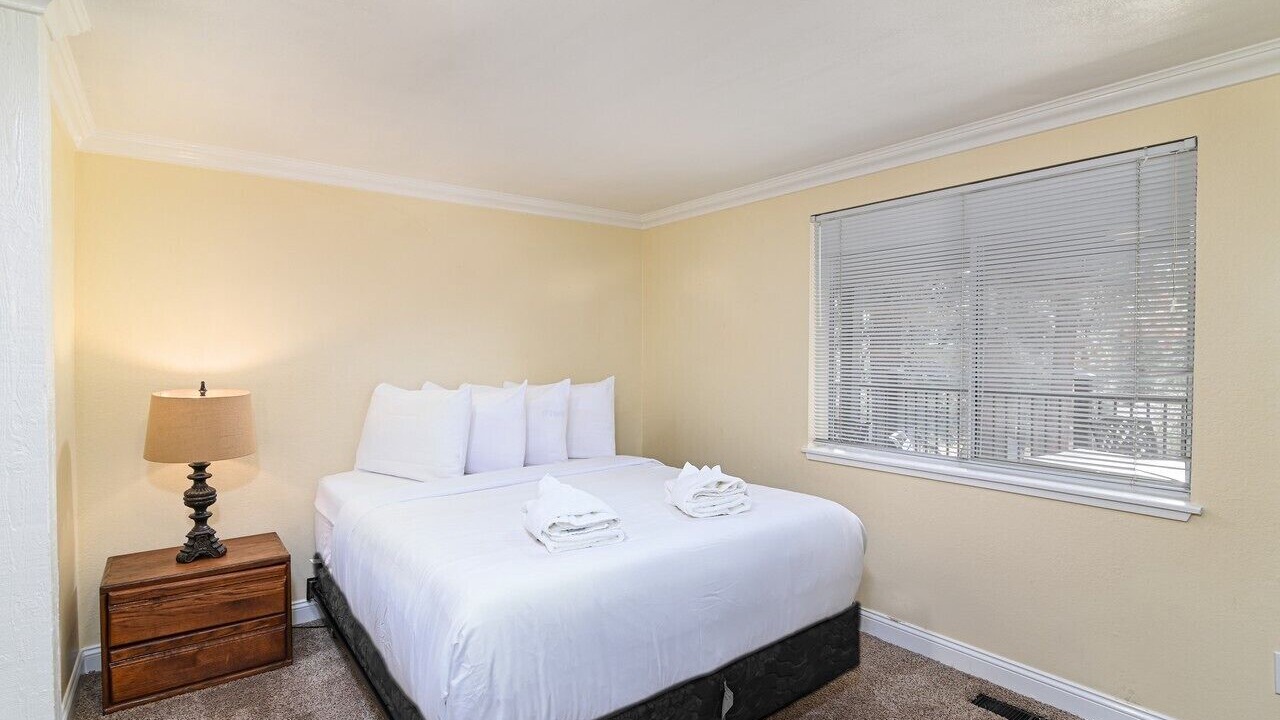 Photo of Bedroom in Round Hill Village