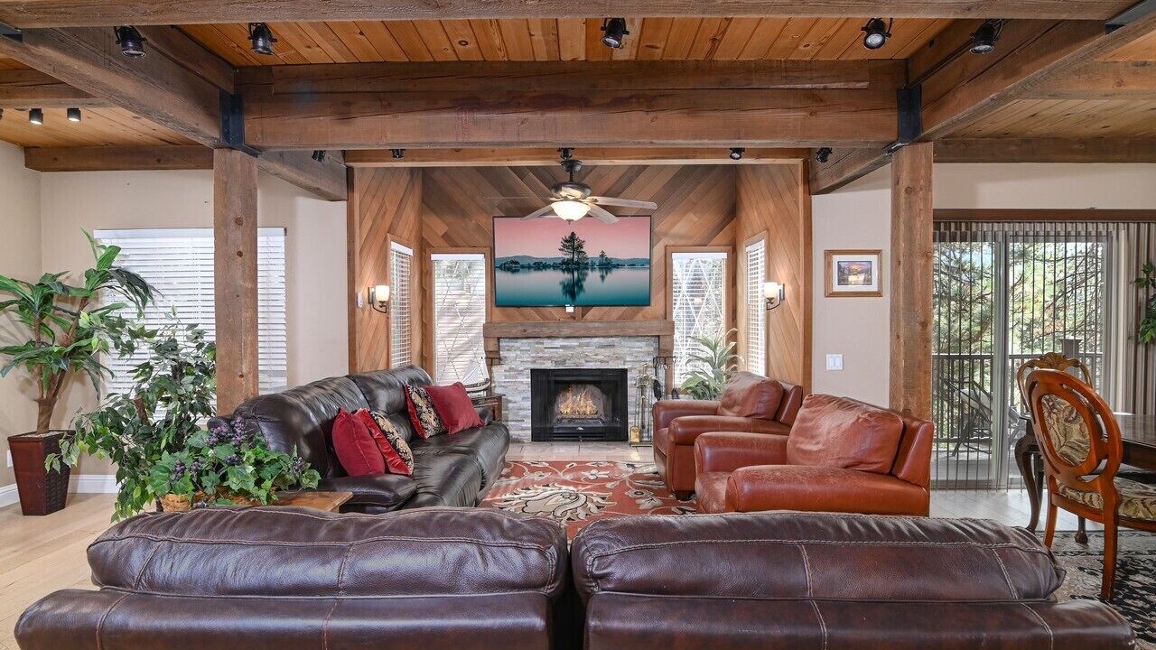 Photo of Livingroom in Round Hill Village