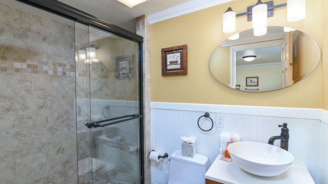 Photo of Bathroom in Round Hill Village