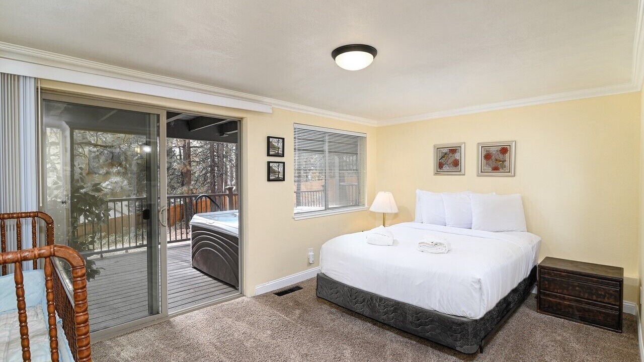 Photo of Bedroom in Round Hill Village