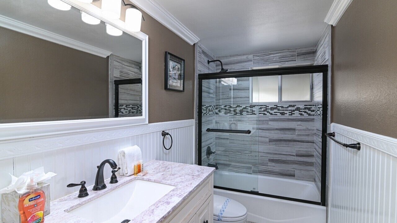 Photo of Bathroom in Round Hill Village
