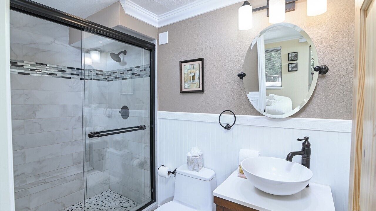 Photo of Bathroom in Round Hill Village