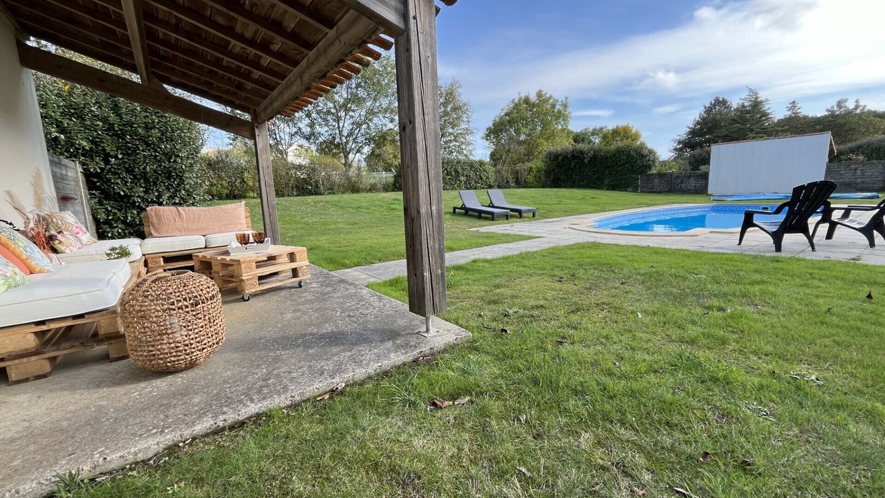 Photo of Patio Balcony in Saint-Reverend