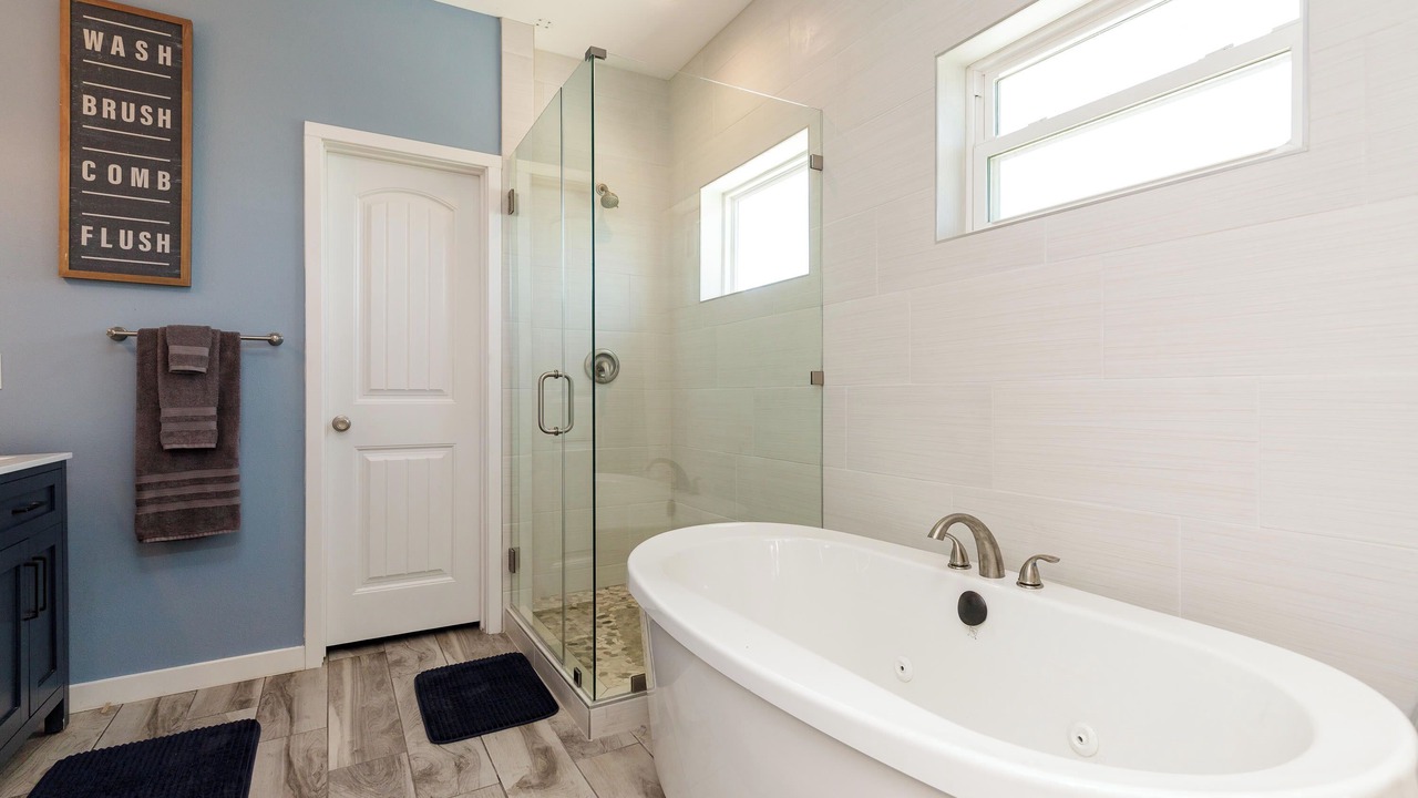 Photo of Bathroom in Leeward Sands