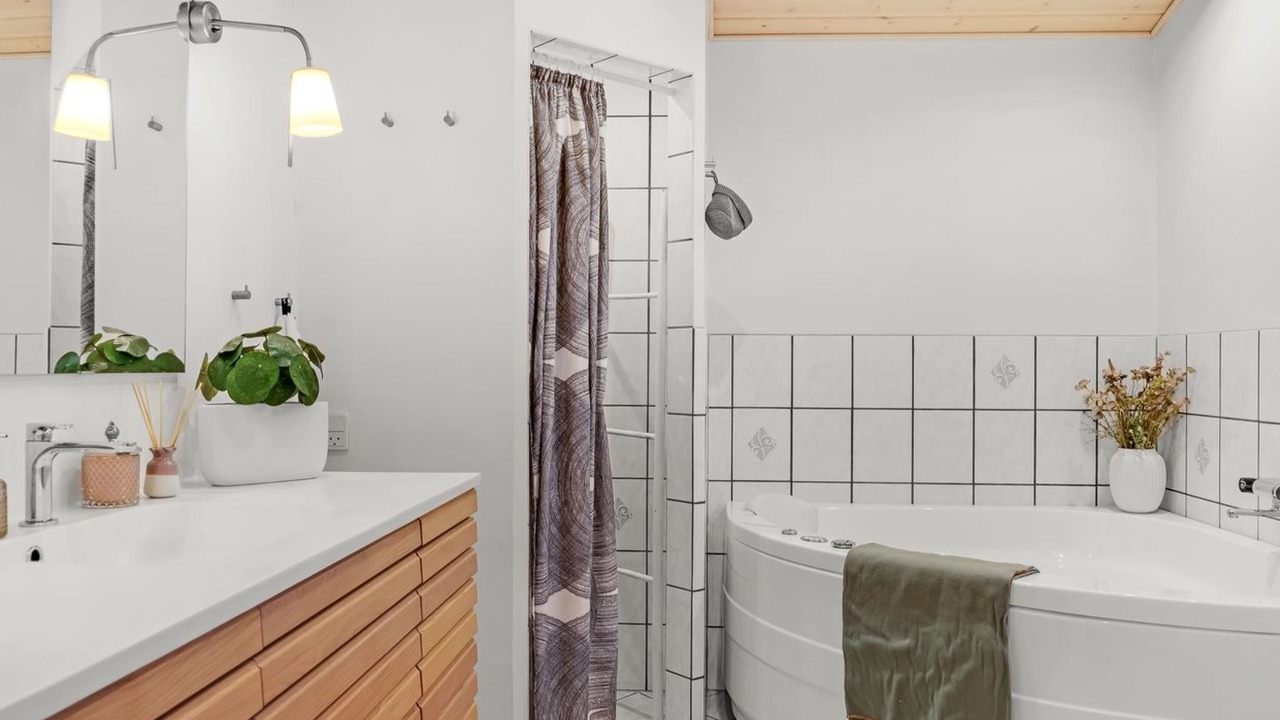 Photo of Bathroom in Hou