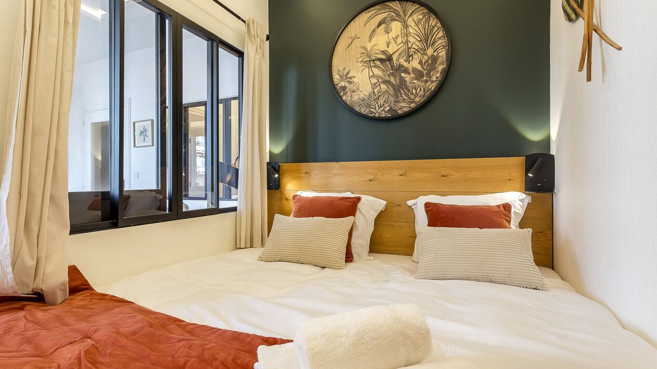 Photo of Others in 2nd Arrondissement