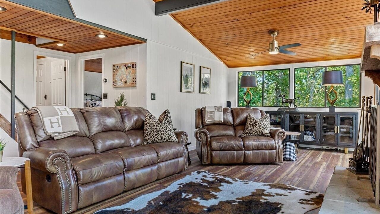 Photo of Livingroom in Innsbrook