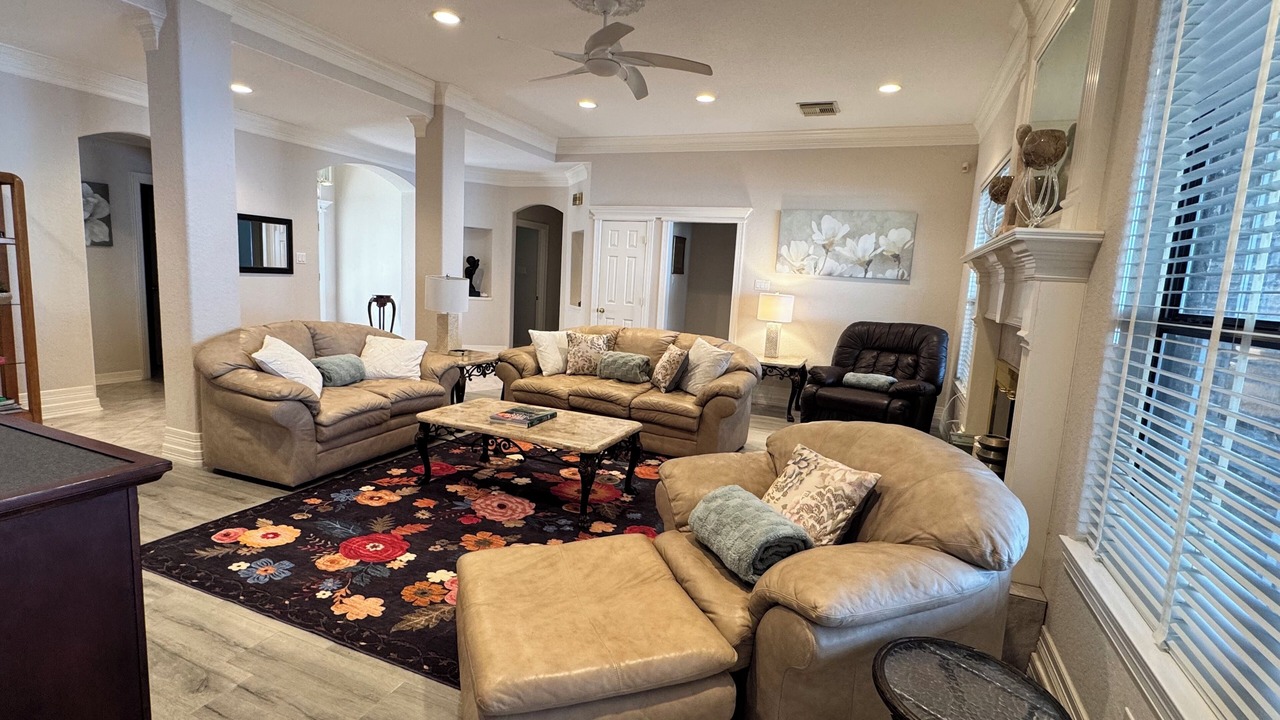 Photo of Livingroom in West Livingston