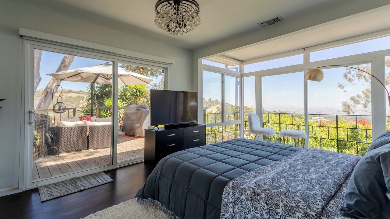 Photo of Bedroom in Beverly Glen