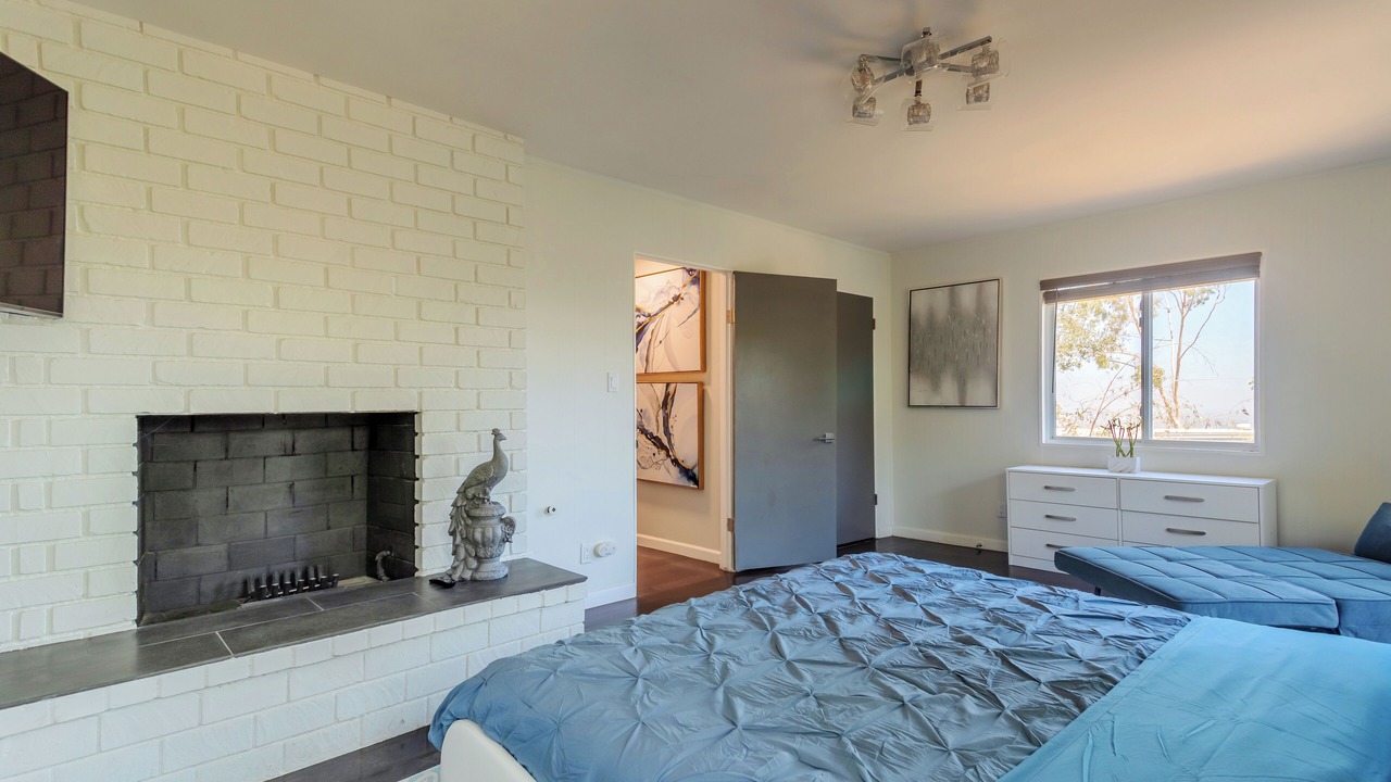 Photo of Bedroom in Beverly Glen